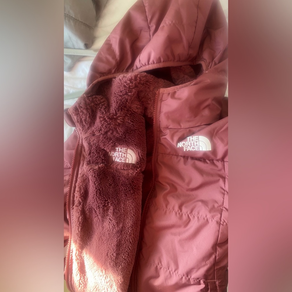 The North Face Girl’s Puffer Jacket in Rust/Burgundy - Picture 5 of 12